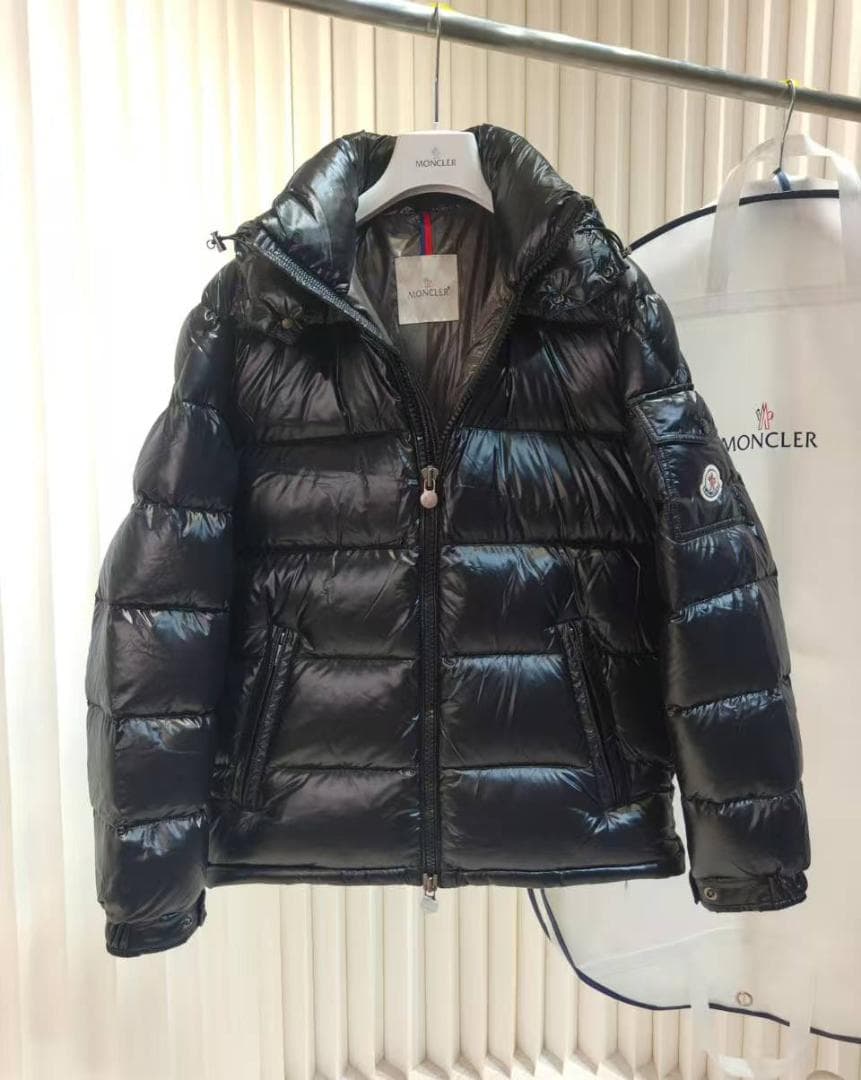 MONCLER ブラック フード付きダウンジャケット