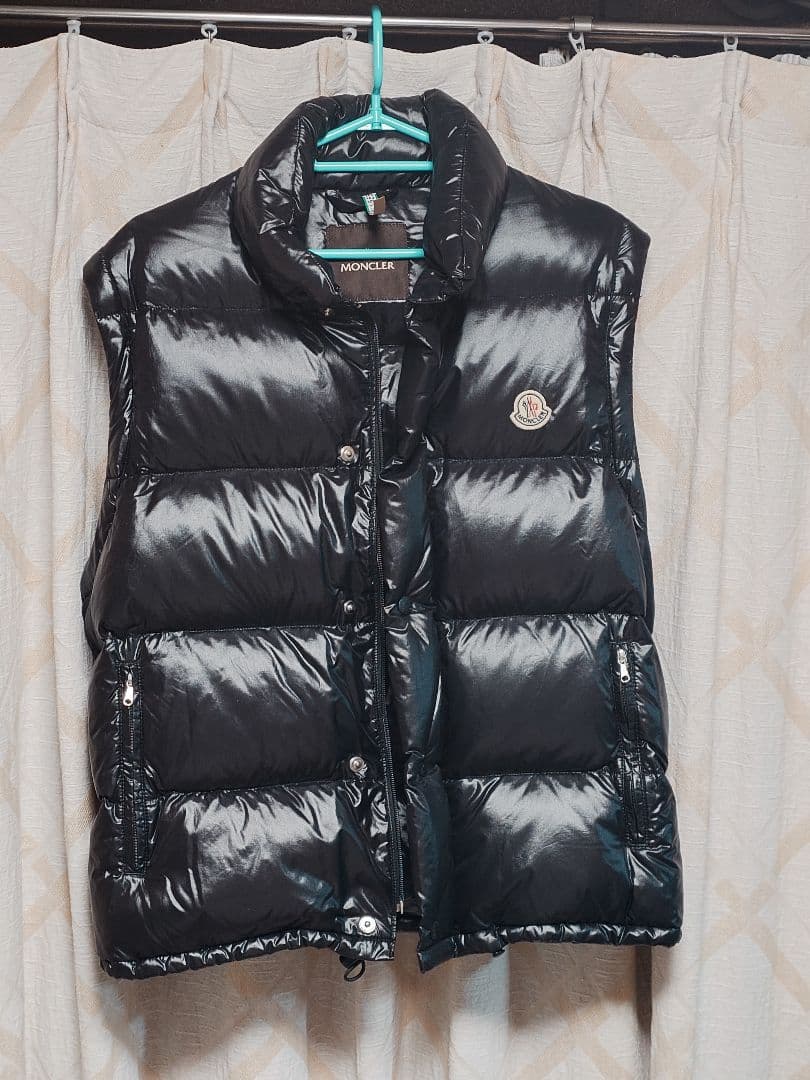 MONCLER ブラック ダウンジャケット G32-003