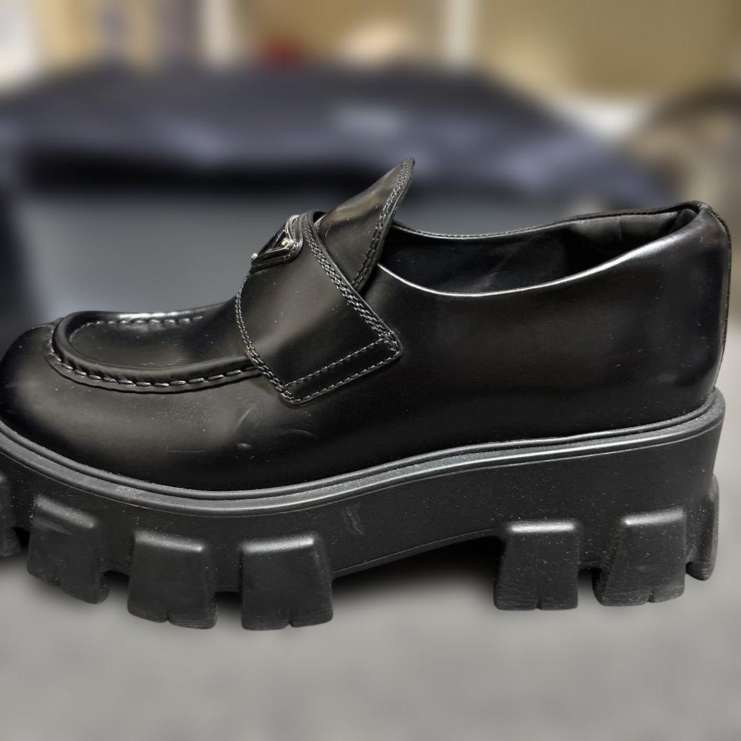 PRADA ブラックレザー ローファー 37