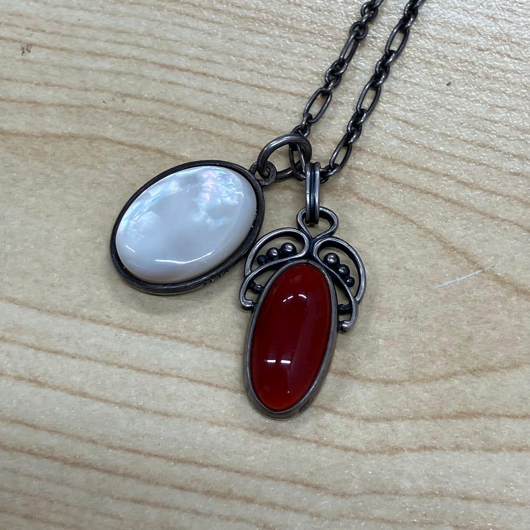 agete 赤と白のダブルペンダントネックレス