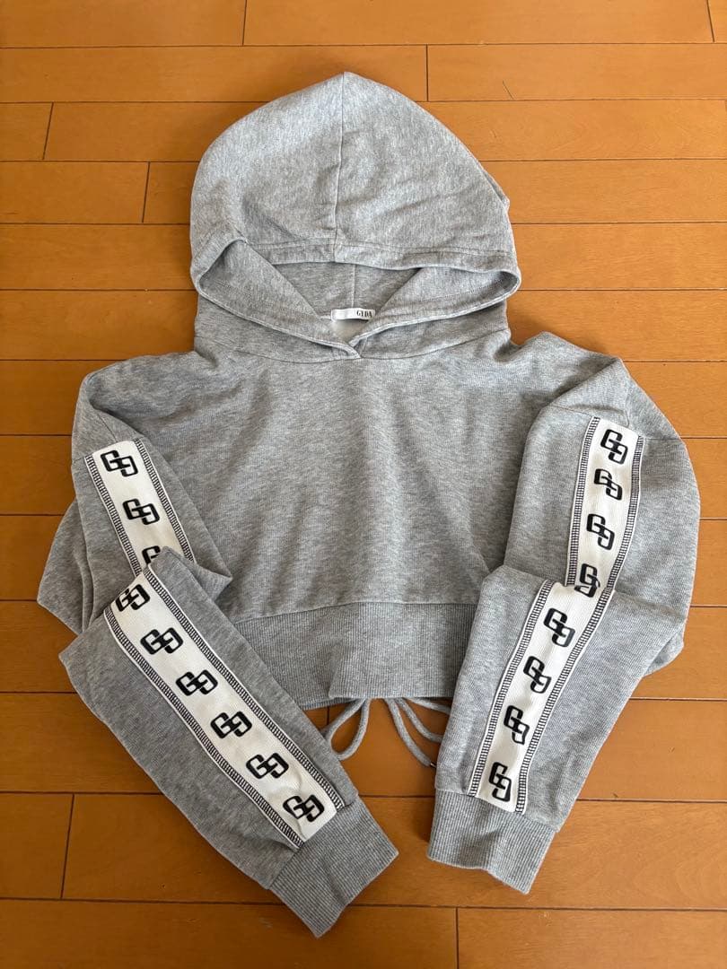 m!!GYDAグレー クロップドパーカーとパンツセット