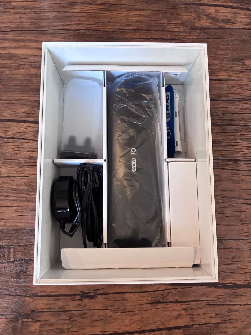 ブラウン電動歯ブラシ本体iO7、替えブラシ3本付き　iOM72J22BDBK