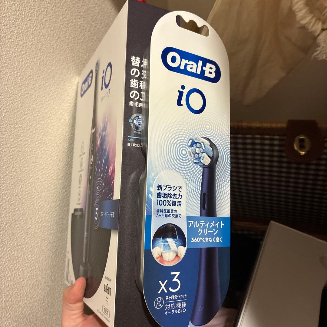 ブラウン電動歯ブラシ本体iO7、替えブラシ3本付き　iOM72J22BDBK