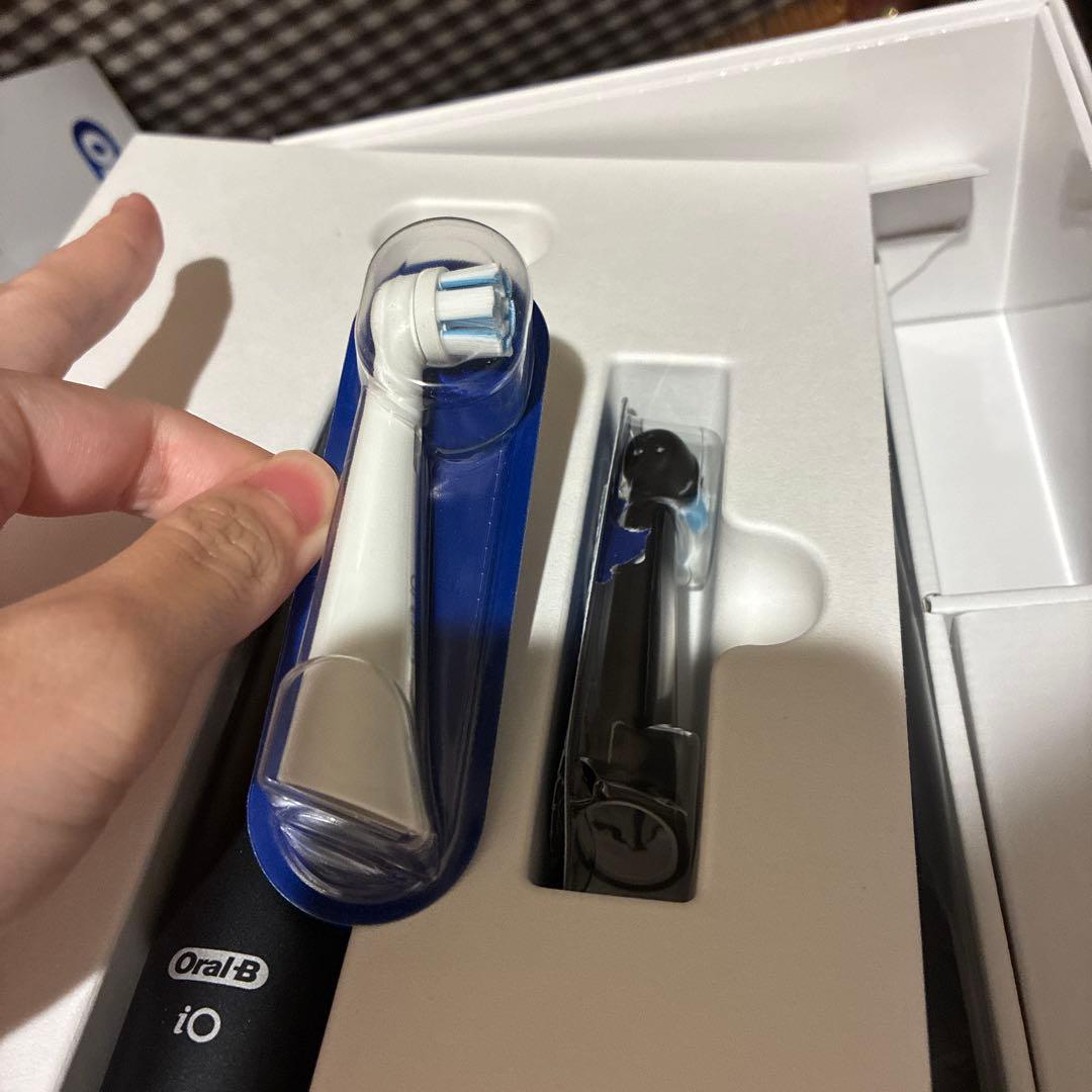 ブラウン電動歯ブラシ本体iO7、替えブラシ3本付き　iOM72J22BDBK