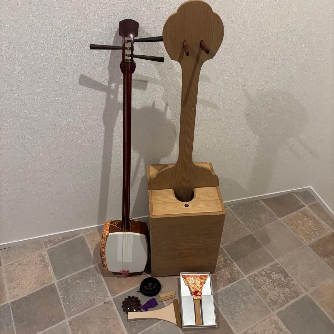 三味線 弦楽器　バチ2本　木製スタンド付き