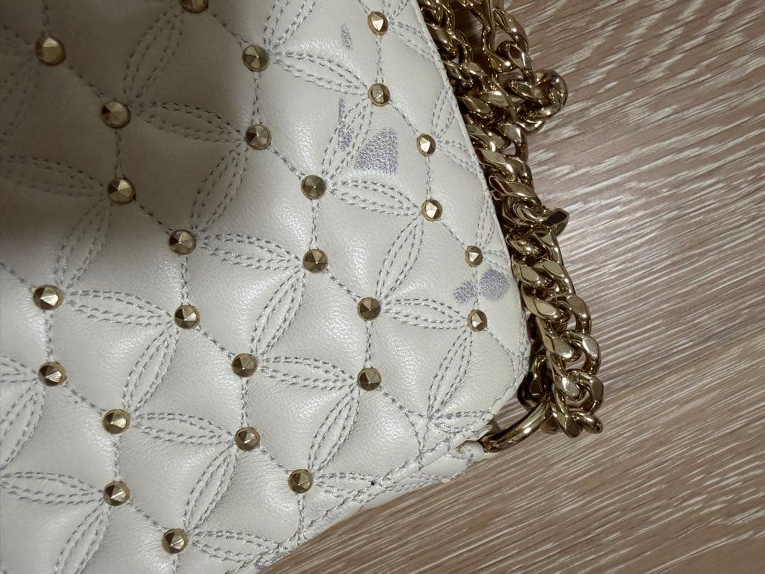 あ*い様 ブルガリ　ホワイト キルティング ショルダーバッグ