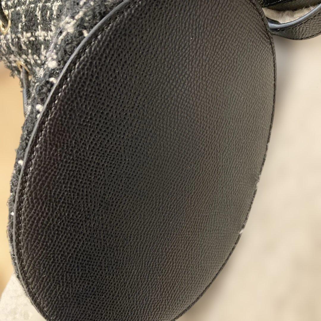 FURLA 黒と白のツイードバケットバッグ