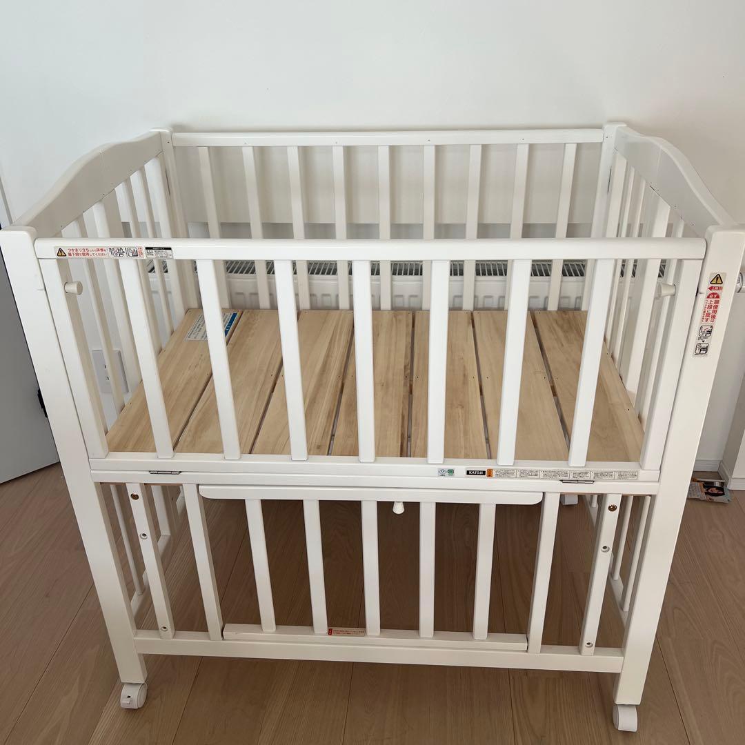 カトージ　木製ミニベビーベッド キャスター付き 折りたたみ可　ホワイト