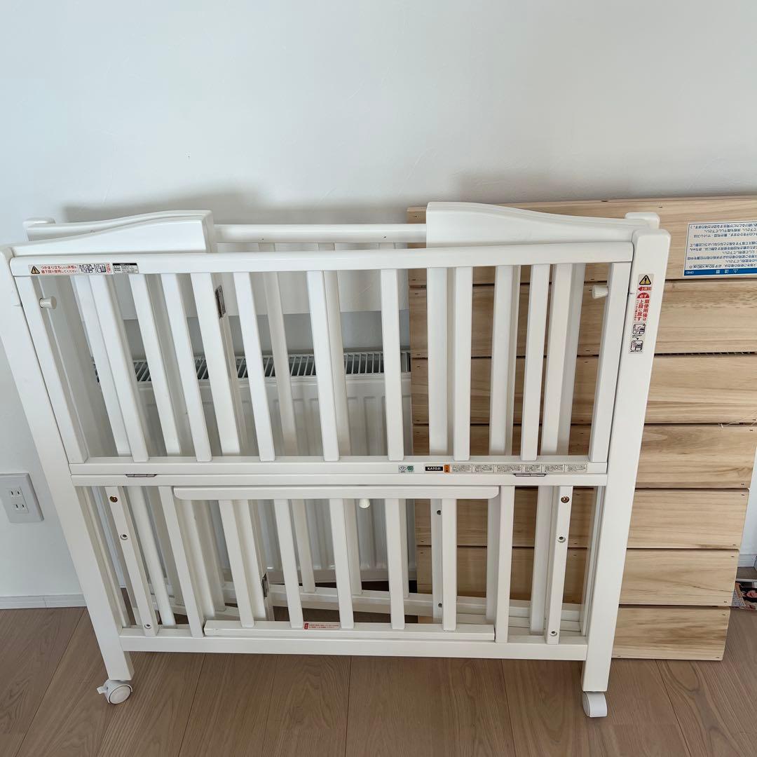 カトージ　木製ミニベビーベッド キャスター付き 折りたたみ可　ホワイト