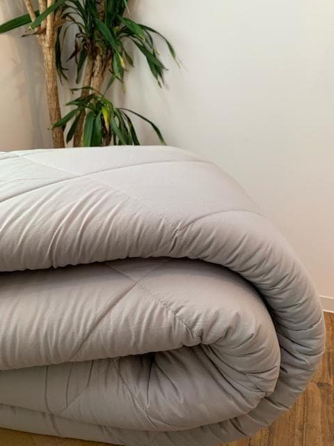 新品☆185×240cm♪まるで敷布団♪防ダニ極厚ラグ〇B334