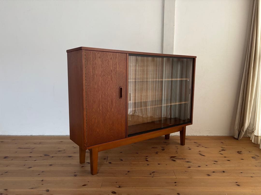 北欧ヴィンテージ　チーク　ガラスキャビネット