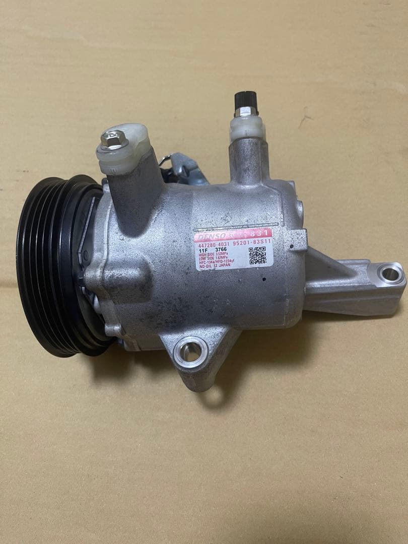 スズキ ソリオ　DAA-MA37S 純正エアコンコンプレッサー