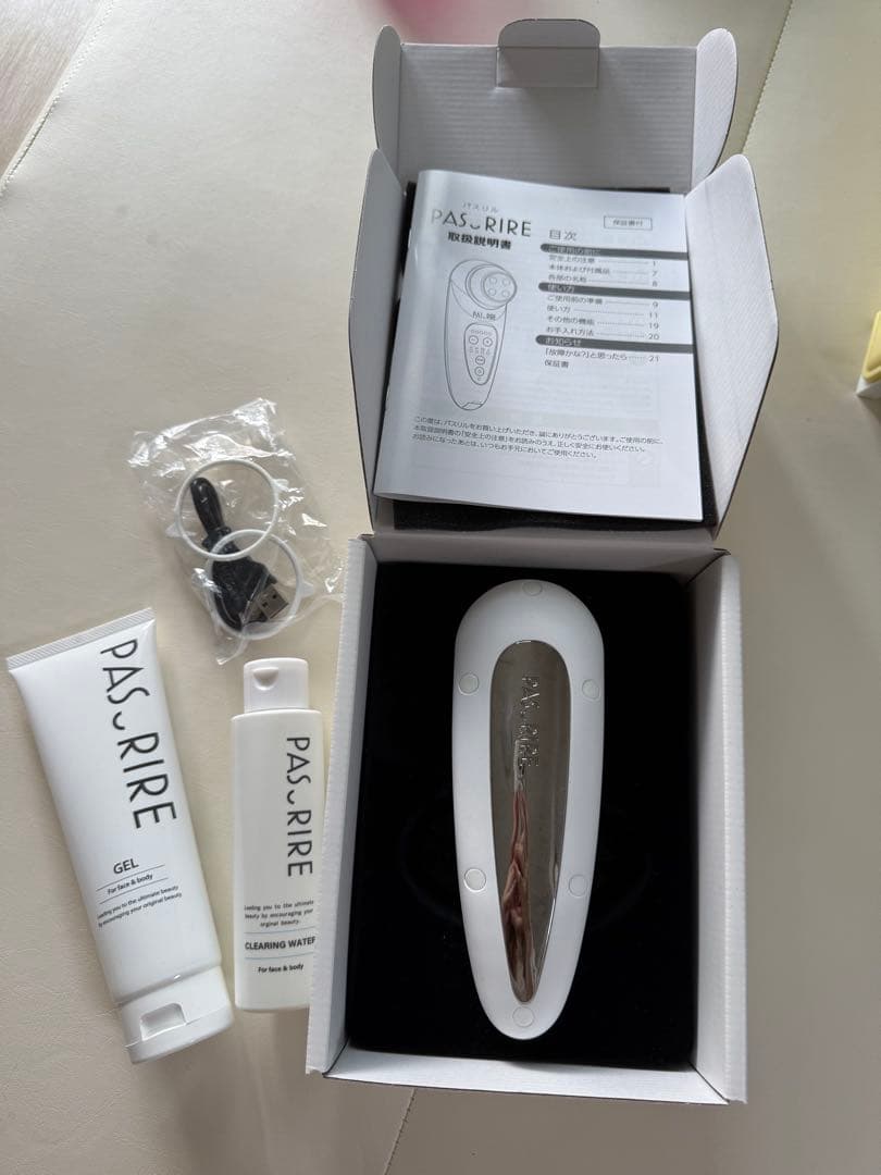 パスリル　美顔器/ジェルとクレンジングウォーター付き