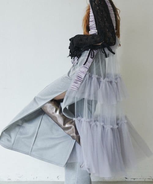 J1U ラベルエチュード　シースルーボリュームチュールデザインジレ　ブラック