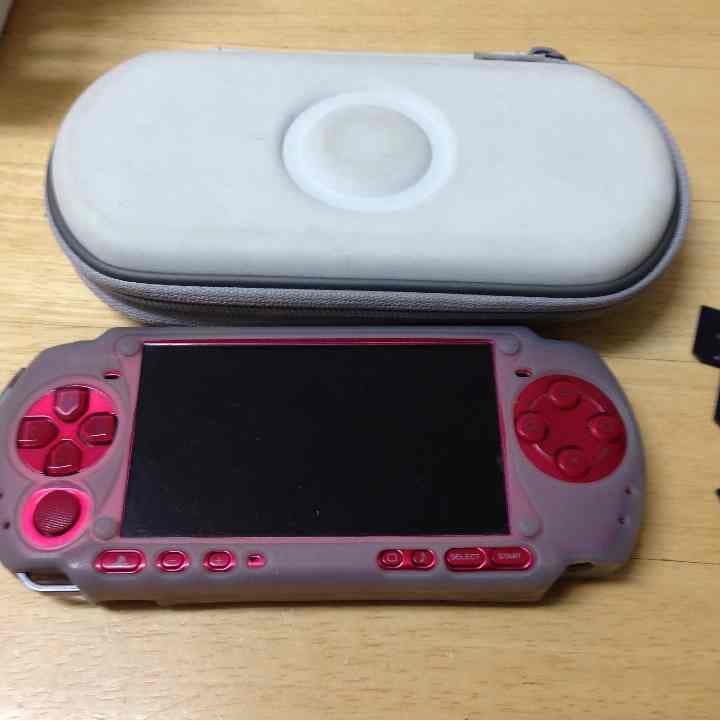 PSP、充電器、メモリースティック（16G.1G.32M）カセット六個