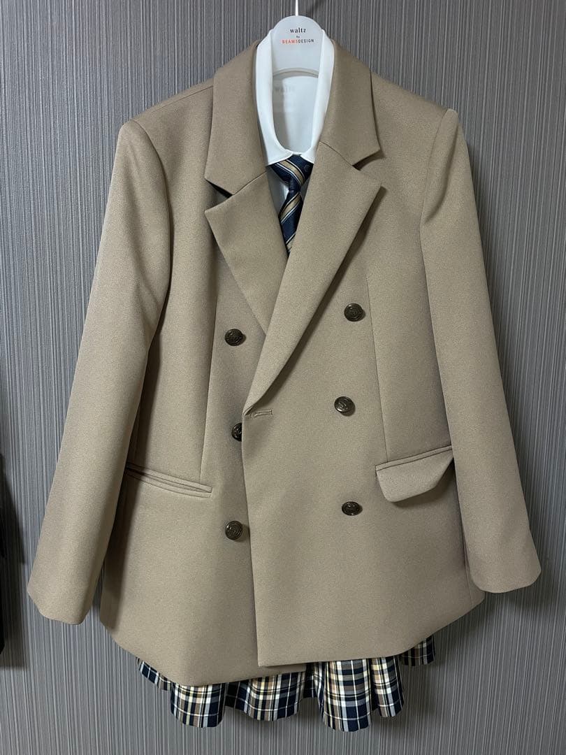 waltz by BEAMS DESIGNベージュスーツ　150cm