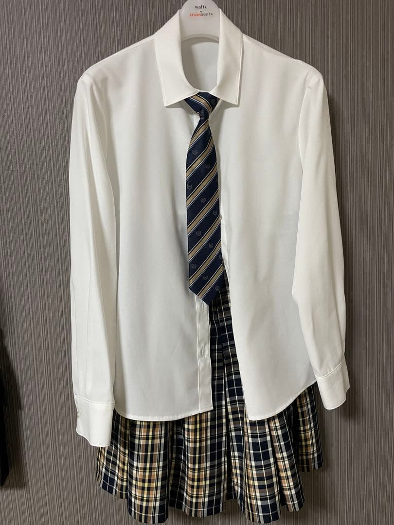 waltz by BEAMS DESIGNベージュスーツ　150cm