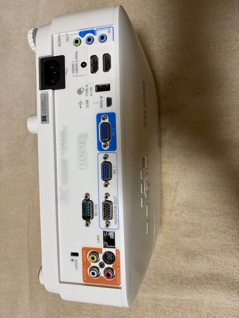 【BenQ】DLP WXGA 短焦点プロジェクター【MW826ST】