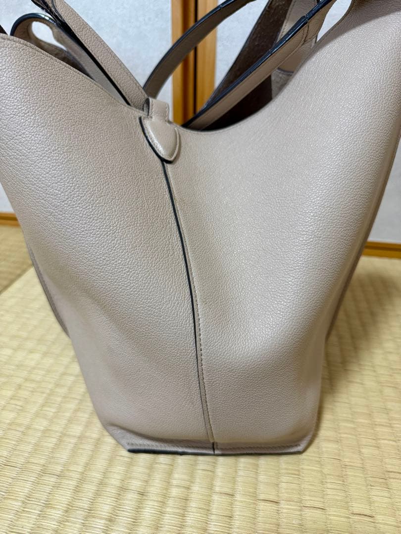 TOD'S タイムレスレザートートバッグ　ミディアム