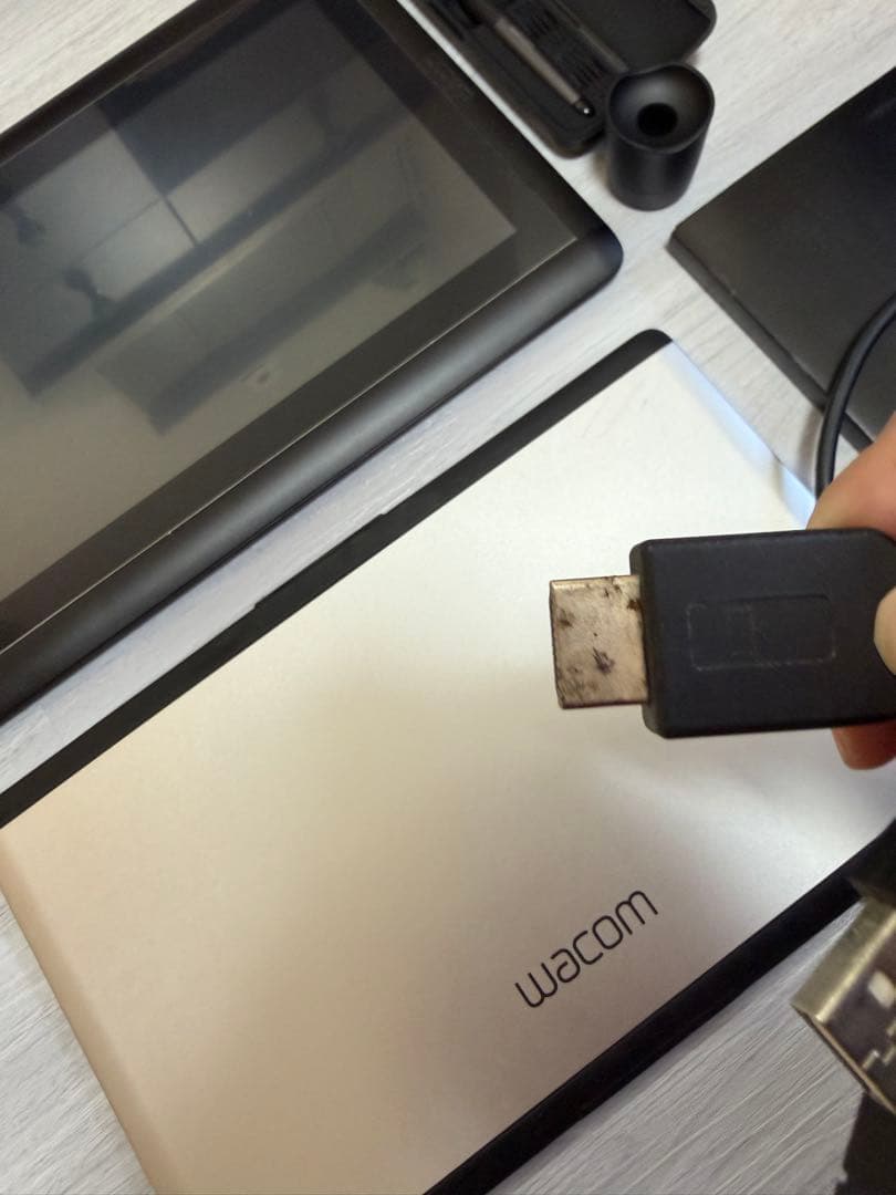 Cintiq 13HD液晶ペンタブレット DTK-1300/K0 wacom