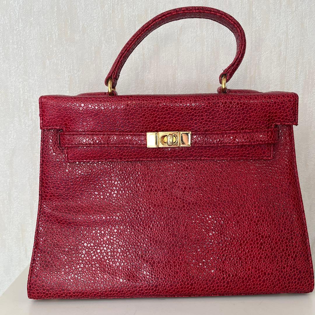 イタリア　レザー　ハンドバッグ　金具付き　ワンハンドル　ハイクラス　高級　本革