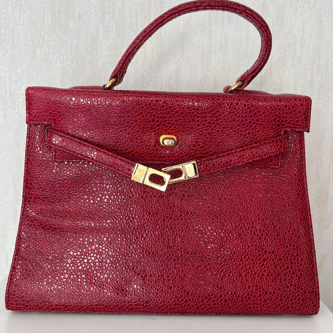 イタリア　レザー　ハンドバッグ　金具付き　ワンハンドル　ハイクラス　高級　本革