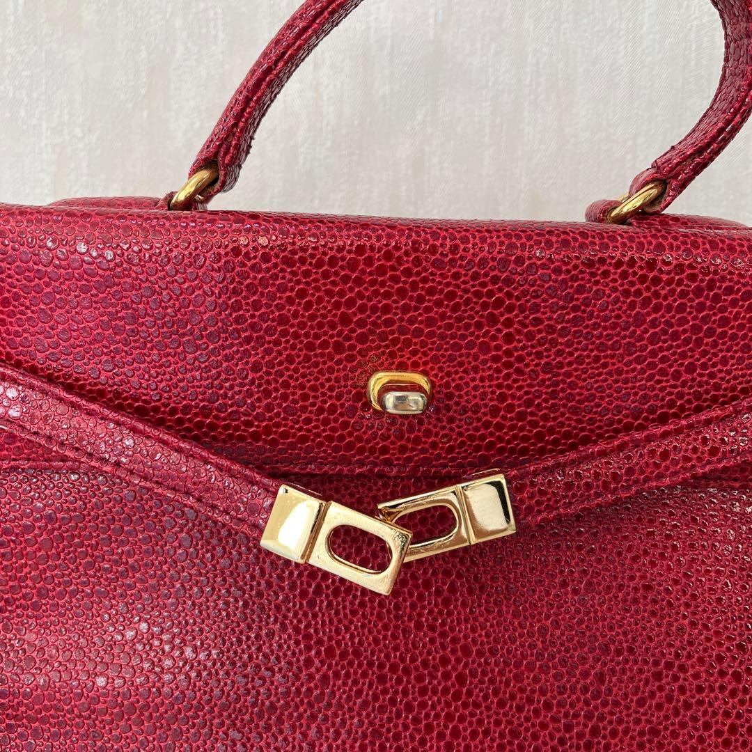 イタリア　レザー　ハンドバッグ　金具付き　ワンハンドル　ハイクラス　高級　本革