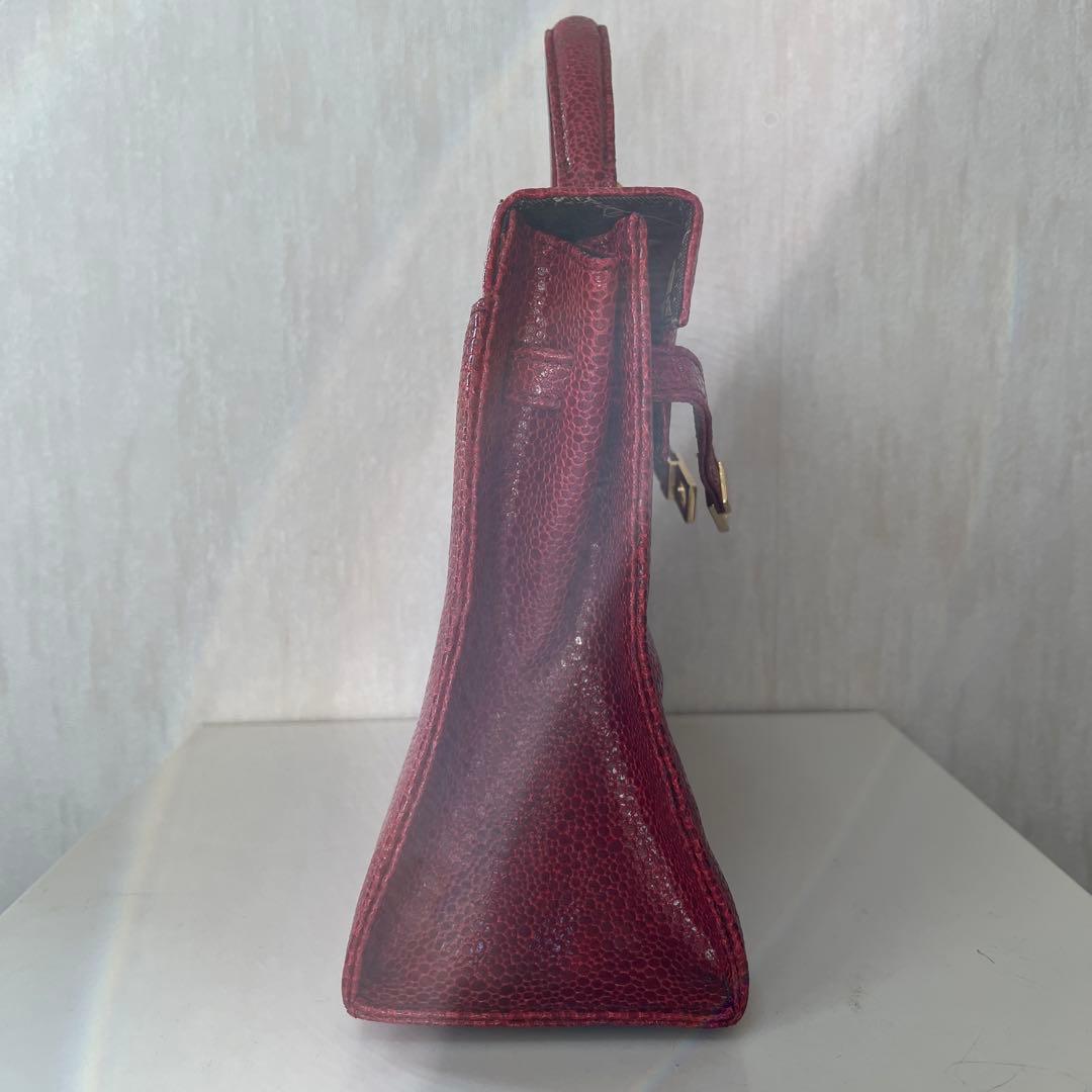 イタリア　レザー　ハンドバッグ　金具付き　ワンハンドル　ハイクラス　高級　本革