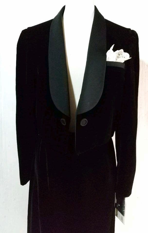 未使用品ROMANCEE/高級ベルベット アゲハラ　スカートスーツ黒