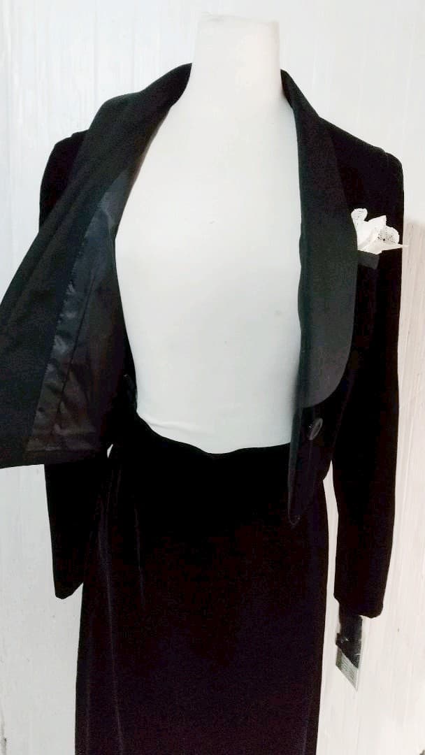 未使用品ROMANCEE/高級ベルベット アゲハラ　スカートスーツ黒