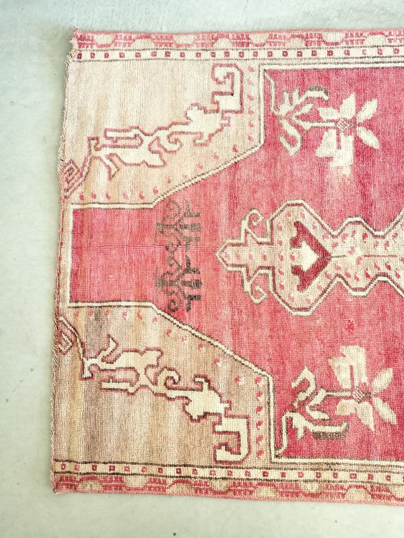 大きめ/希少/レッドとベージュのアヴァノスラグ　ヴィンテージラグNo.734