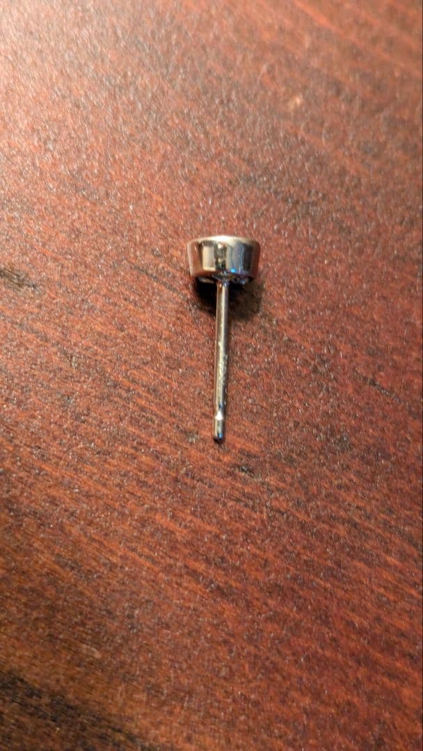 PT900　0.35カラット　ダイヤモンド　片耳　シンプル　ピアス