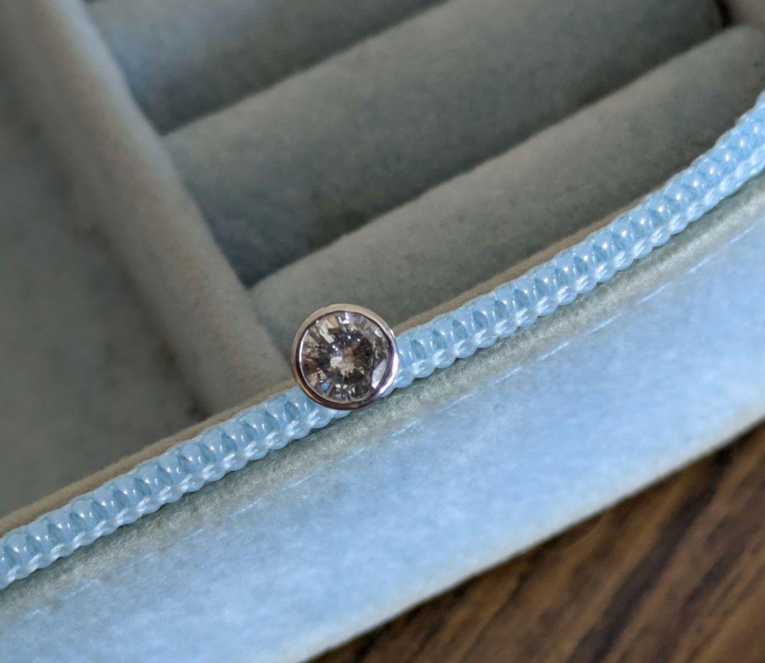 PT900　0.35カラット　ダイヤモンド　片耳　シンプル　ピアス