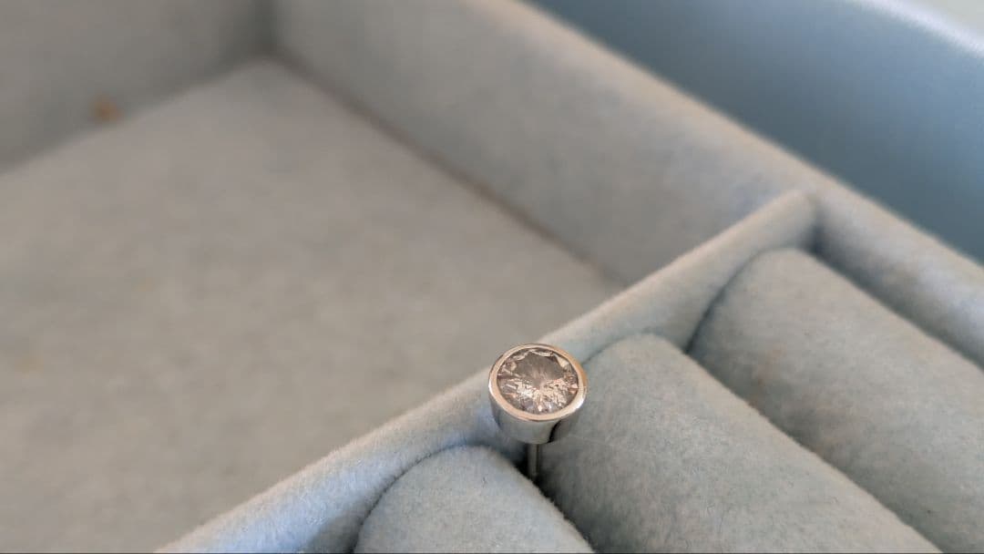 PT900　0.35カラット　ダイヤモンド　片耳　シンプル　ピアス