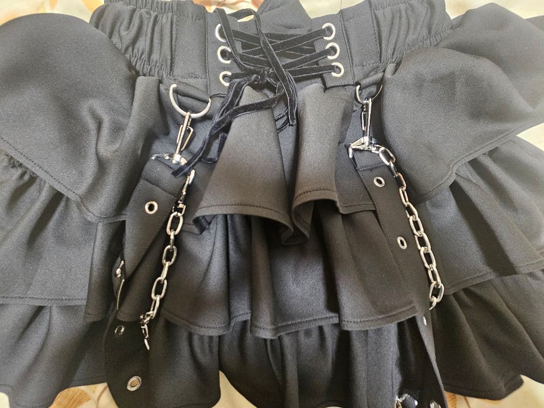 トラバス東京 サスペンダー付きフリルスカート