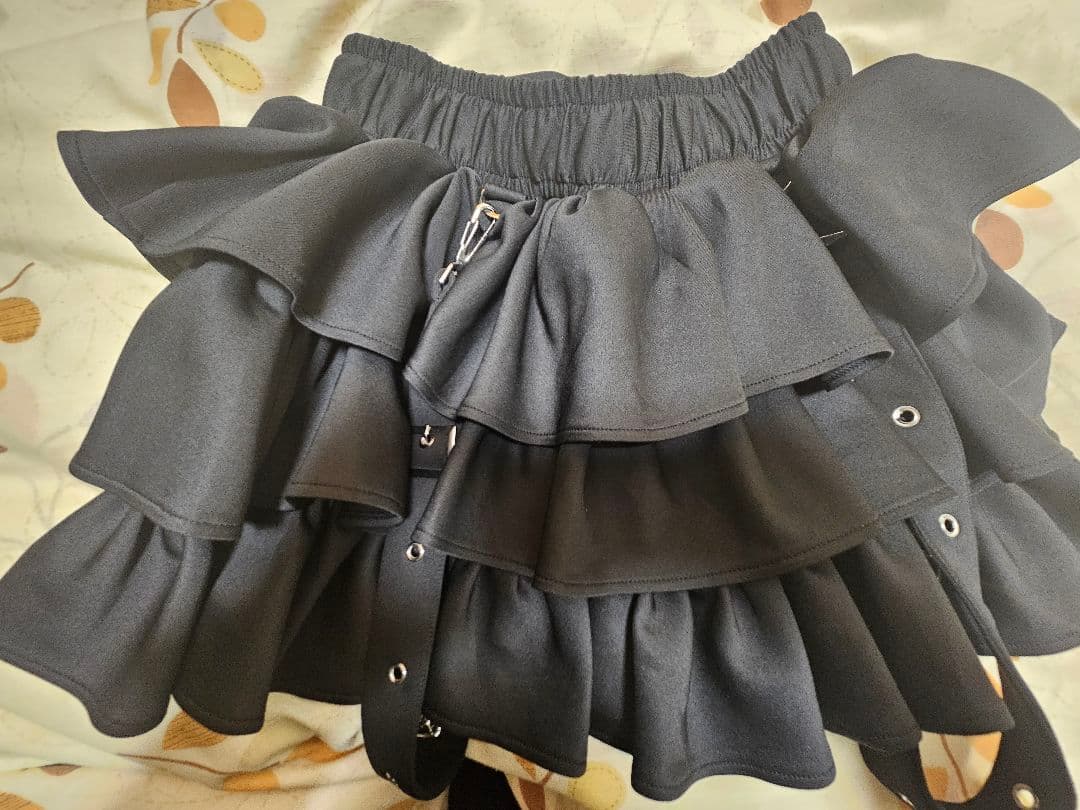 トラバス東京 サスペンダー付きフリルスカート