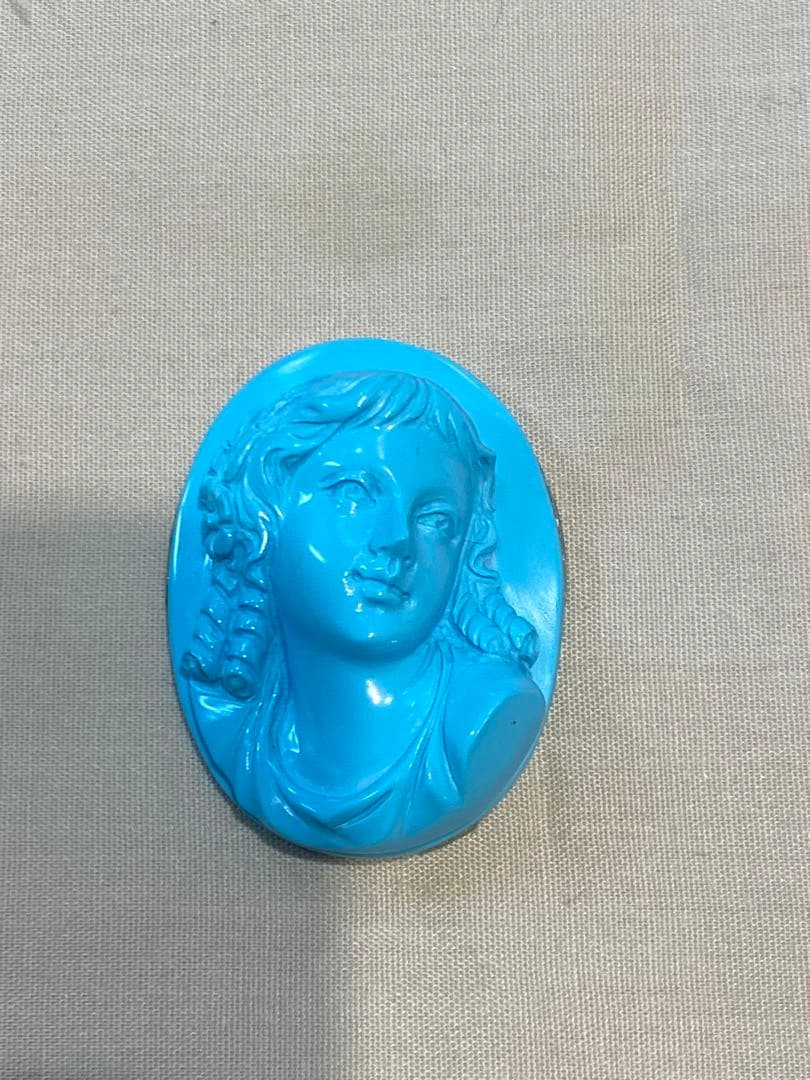青色の彫刻 顔デザイン 楕円形