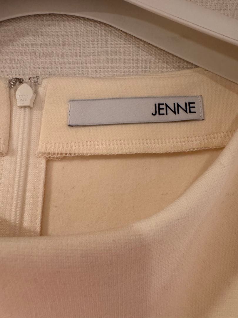JENNE美バストライン裏起毛カットソー/ホワイト/S新品未使用ジェンヌ長袖