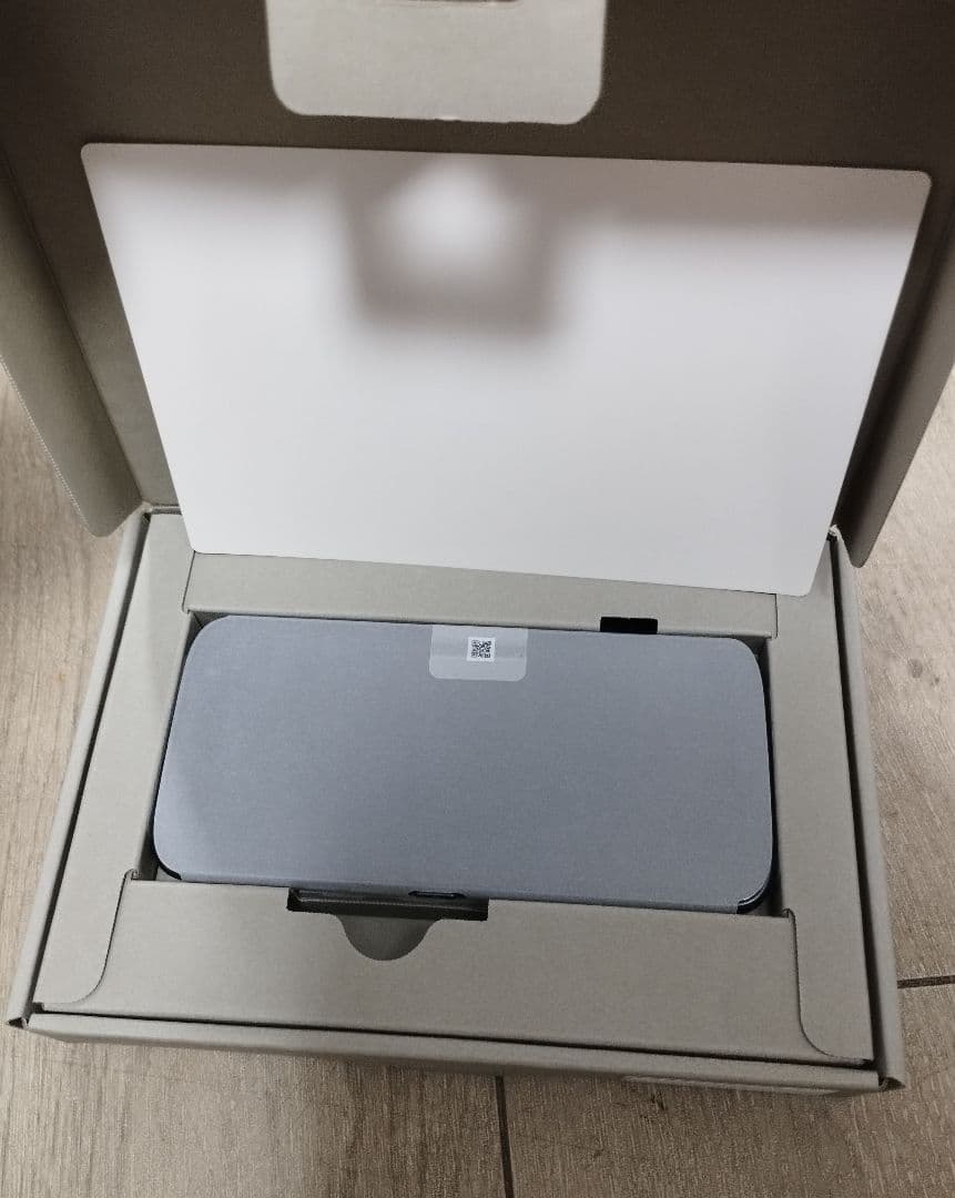 新品　docomo　らくらくスマートフォン　F-53E