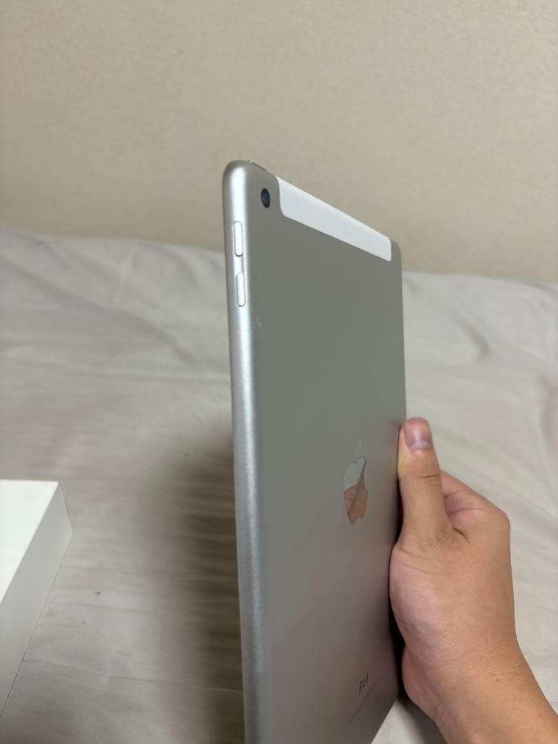 Apple iPad (第6世代) 128GB simフリーバテッリ容量98%