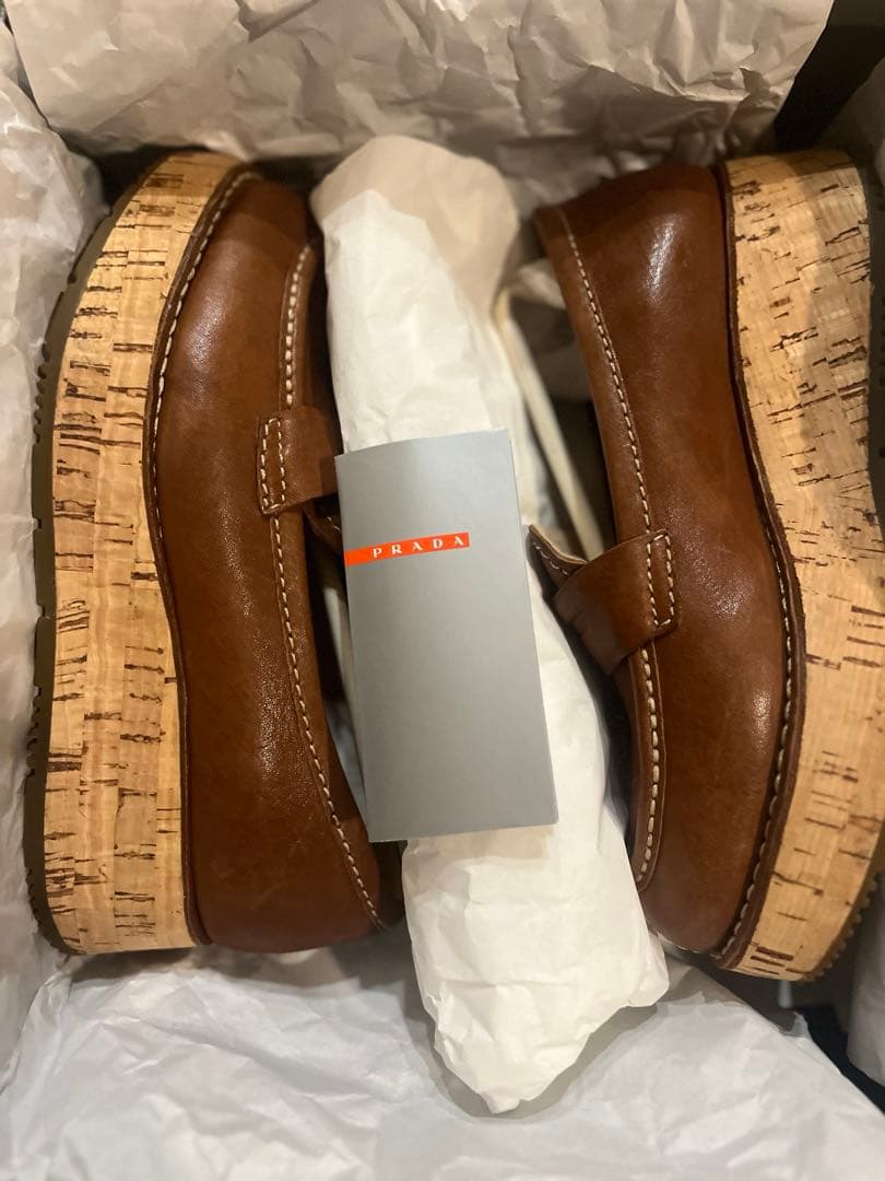 PRADA 厚底ローファー