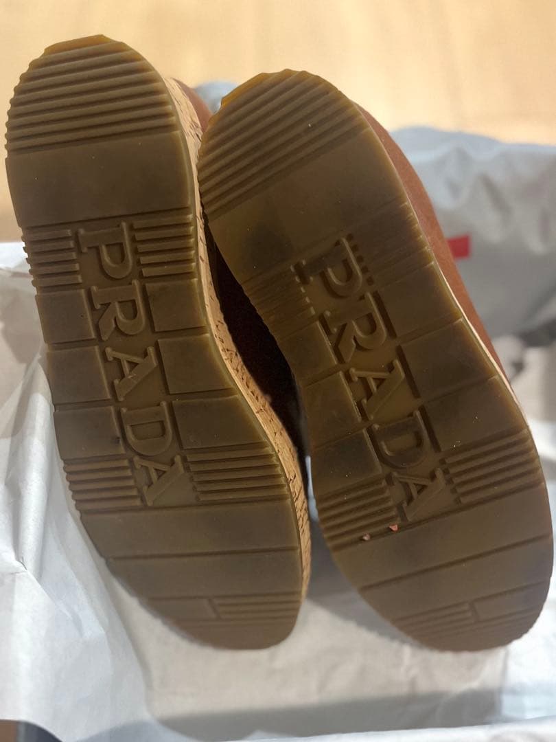 PRADA 厚底ローファー