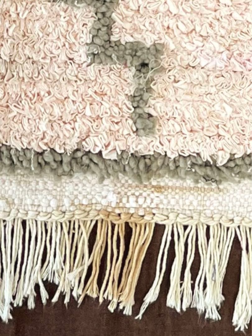 【最終値下げ】ボシャルウィットラグ(ピンク凸凹菱形紋様)