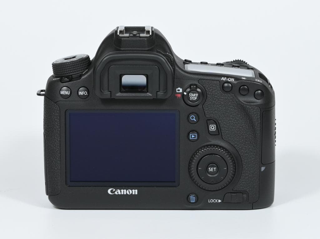 【超美品】 キヤノン　Canon EOS 6D ボディ 《ショット数4758》