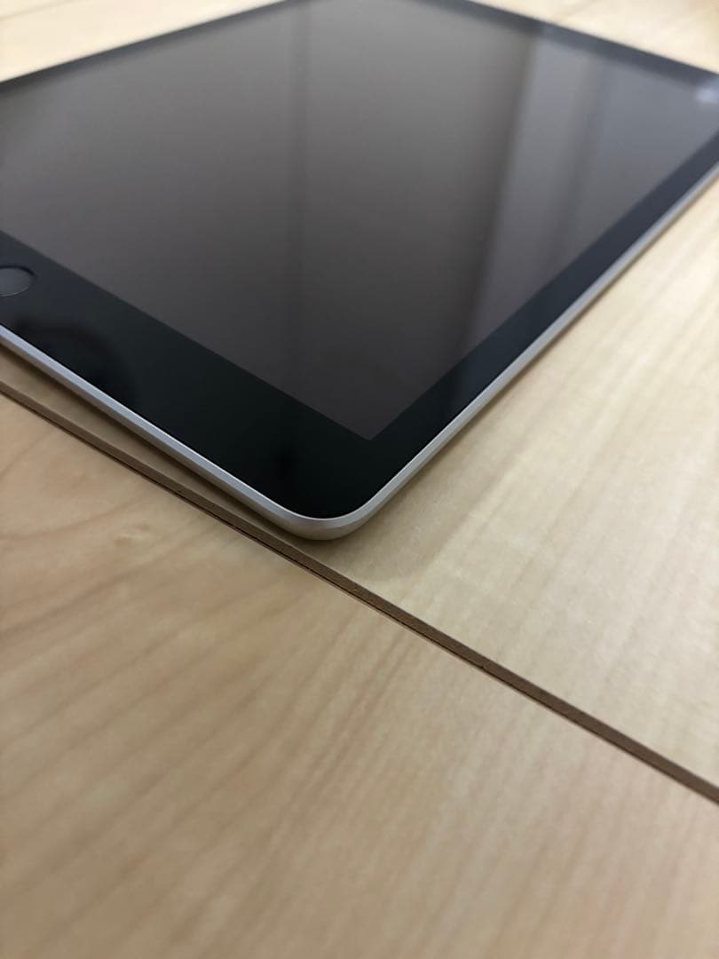 iPad 10.2インチ シルバー 本体　9世代