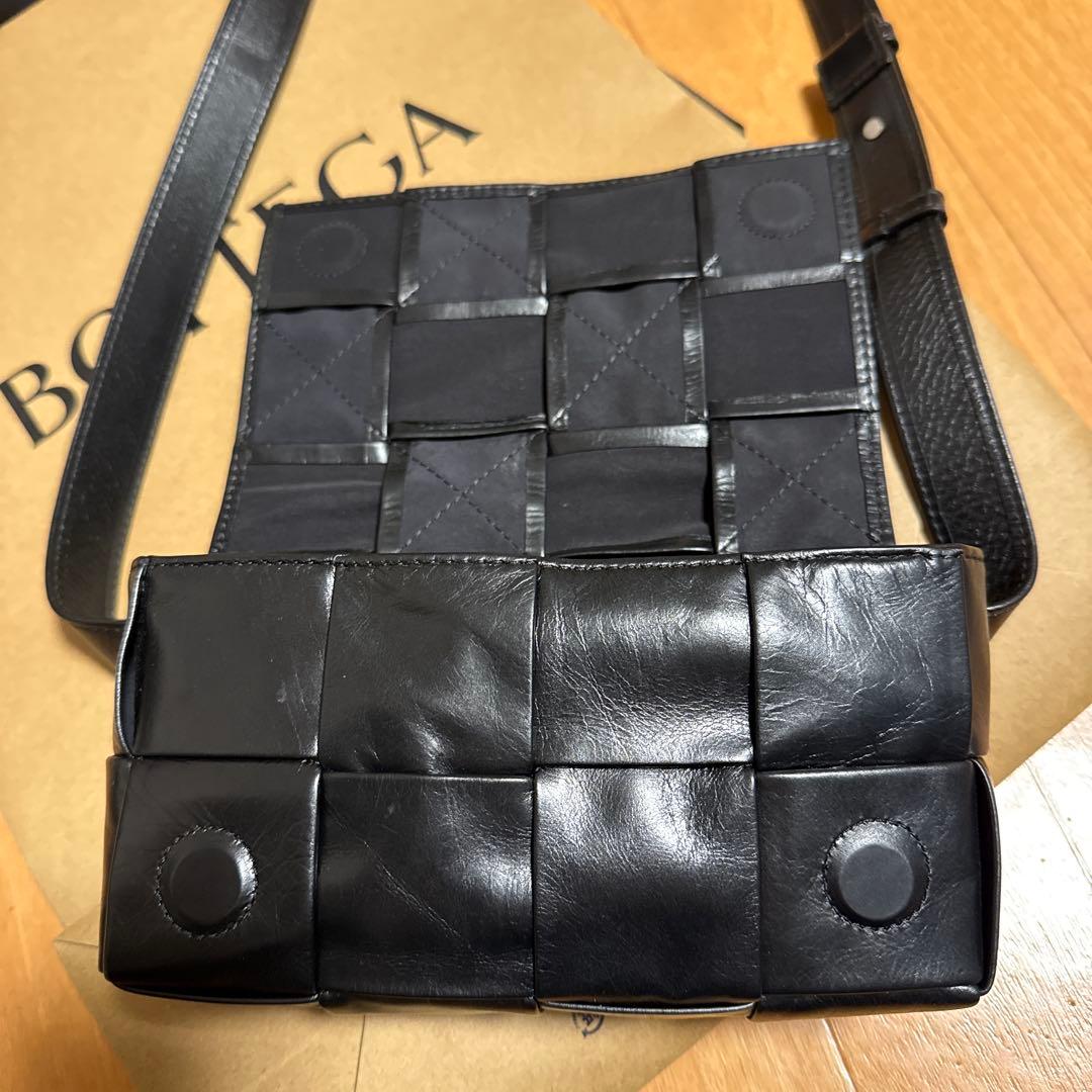 Bottega Veneta カセットショルダーバッグ　ブラック