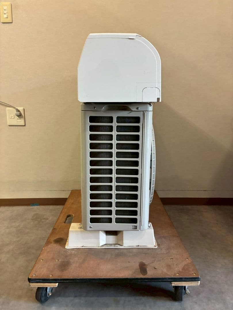 2059 日立【RAS-D22M (W)】2022年製 6畳 エアコン 中古