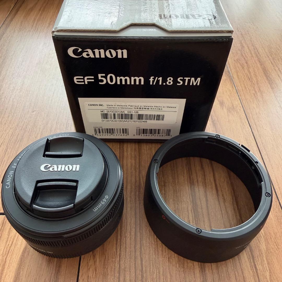Canon EF 50mm f/1.8 STM レンズフード（ES-68）付き
