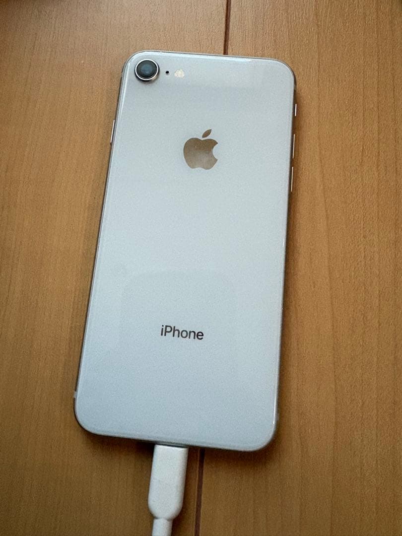 Apple iPhone 8 64GB シルバー　本体