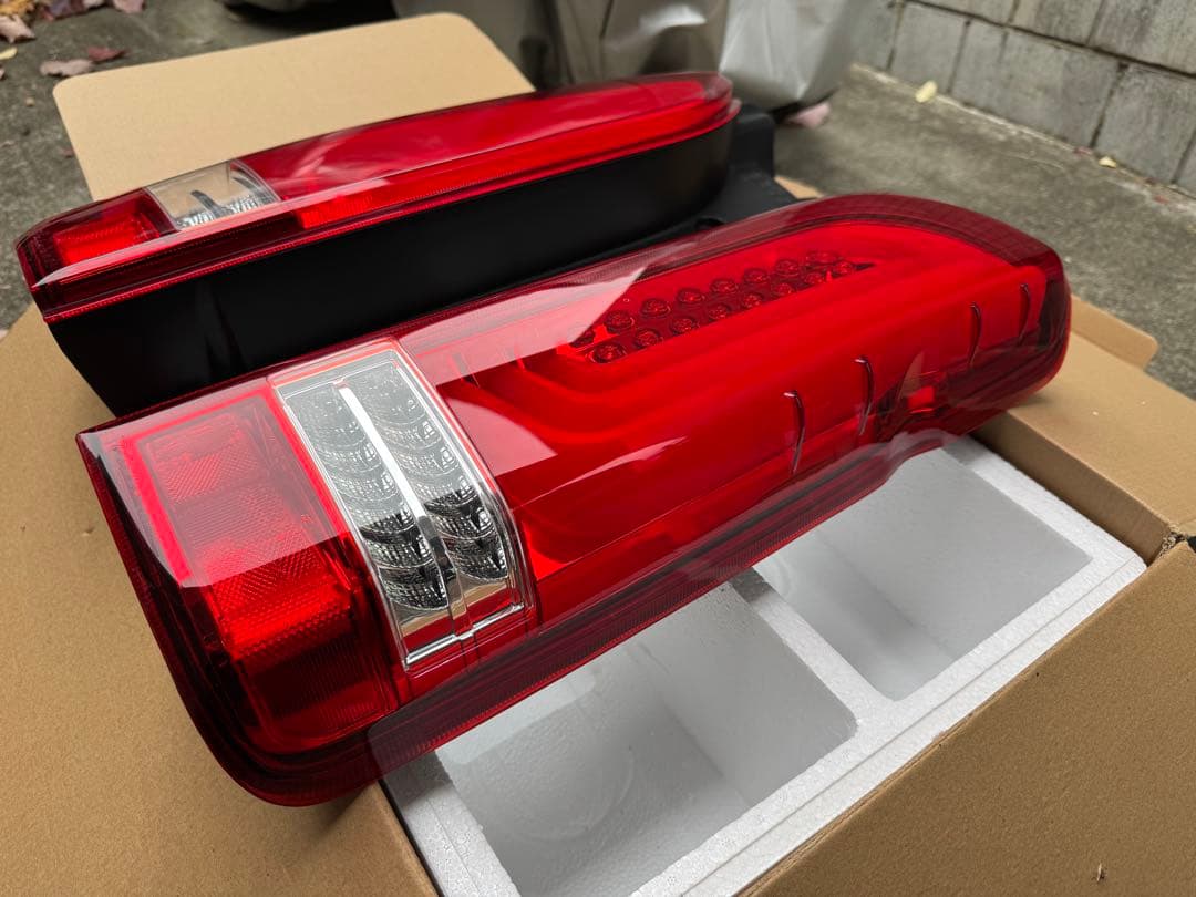 バレンティ ジュエルLEDテールランプREVO TYPE3 ハイエース